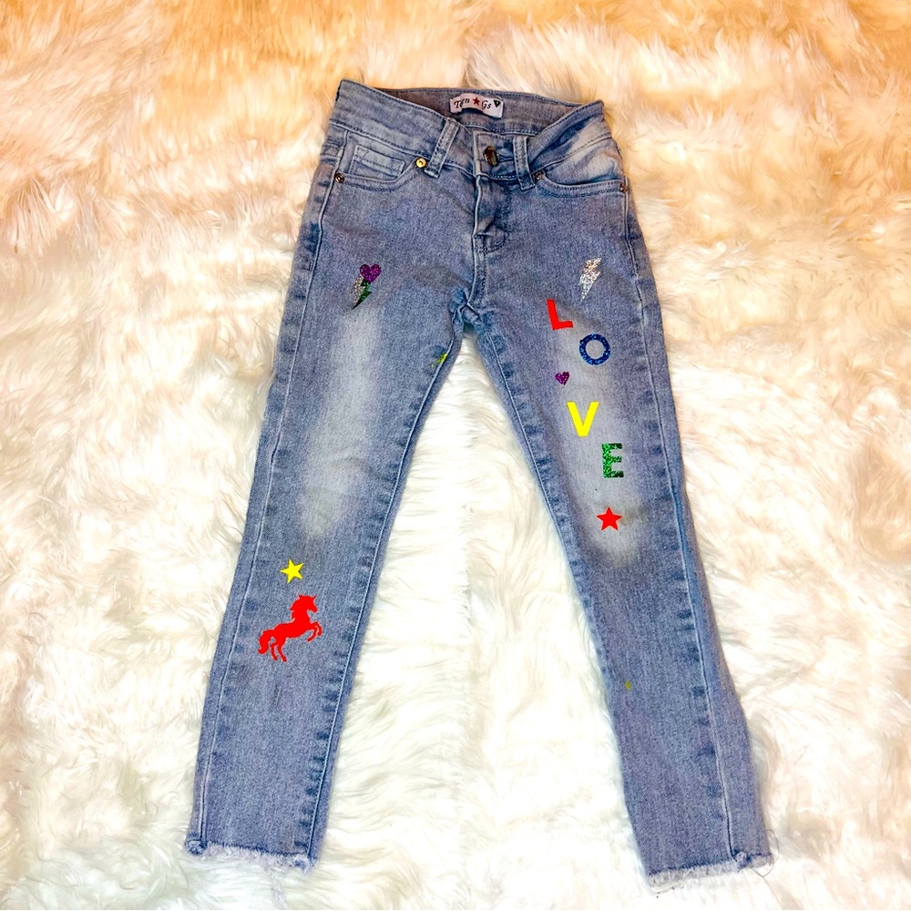 Toddler girl Size 4 denim Jeans with Designs in Excellent Condition